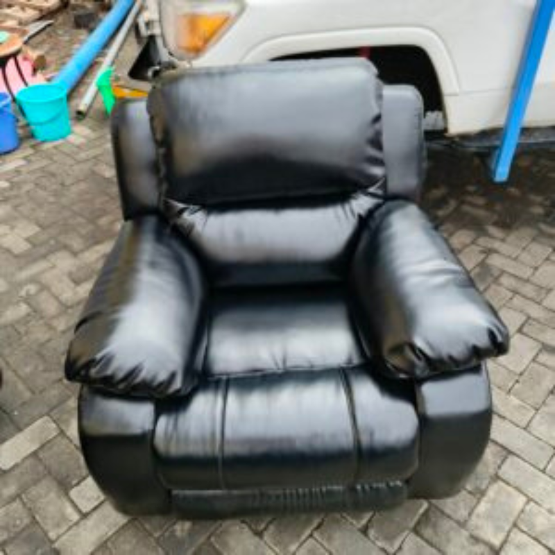 1-seater Black Leather Recliner Seat