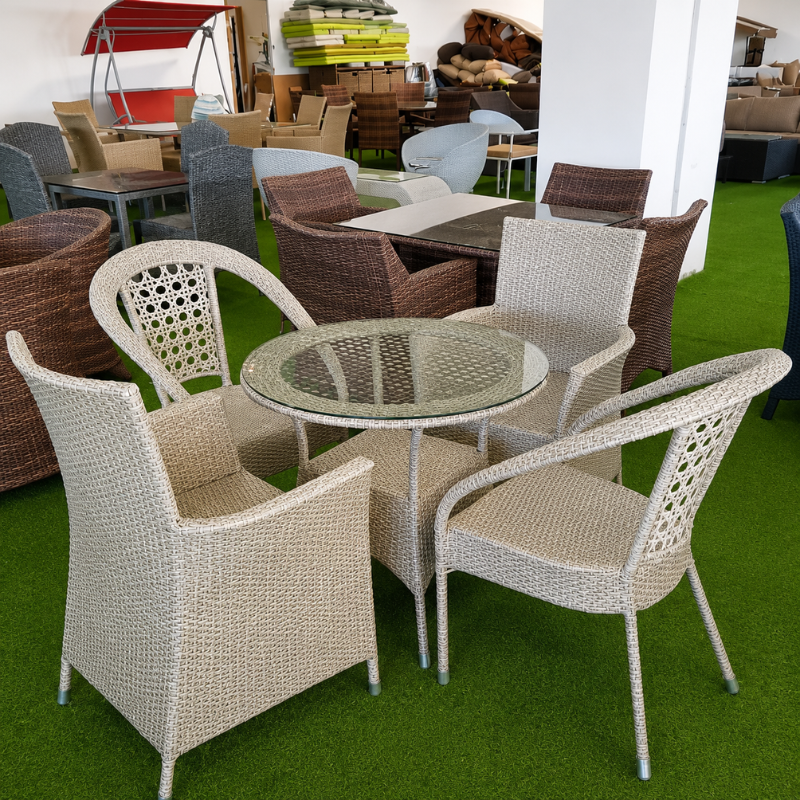 4-Seater White Rattan Outdoor Dining Set