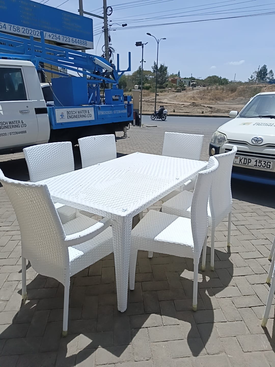 Modern White Wicker 6 Seater Outdoor Dinnig Set